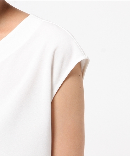 Tiara（ティアラ）の「裾フレアトップス（Tシャツ/カットソー・レディース・オフホワイト/ベージュ系その他/ダークネイビー・9）」の6枚目の写真