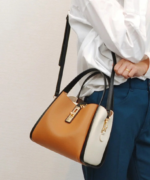 cache cache(カシュ カシュ)の「カシュカシュ cachecache / 3レイヤーヒネリ金具2wayトート(トートバッグ・レディース・ベージュ系その他/アイボリー/レッド/ブラック/ホワイト系その他/キャメル/イエロー・FREE)」の6枚目の写真