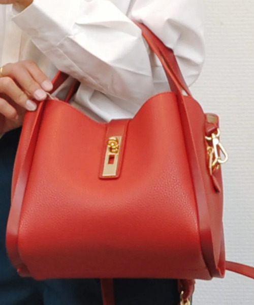 cache cache(カシュ カシュ)の「カシュカシュ cachecache / 3レイヤーヒネリ金具2wayトート(トートバッグ・レディース・ベージュ系その他/アイボリー/レッド/ブラック/ホワイト系その他/キャメル/イエロー・FREE)」の16枚目の写真