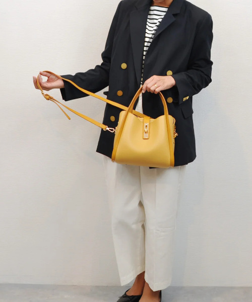 cache cache(カシュ カシュ)の「カシュカシュ cachecache / 3レイヤーヒネリ金具2wayトート(トートバッグ・レディース・ベージュ系その他/アイボリー/レッド/ブラック/ホワイト系その他/キャメル/イエロー・FREE)」の8枚目の写真
