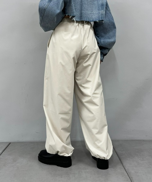 WHO'S WHO gallery（フーズフーギャラリー）の「イージーファットパンツ（カーゴパンツ・レディース・ブラック/ベージュ/アイボリー・FREE）」の6枚目の写真