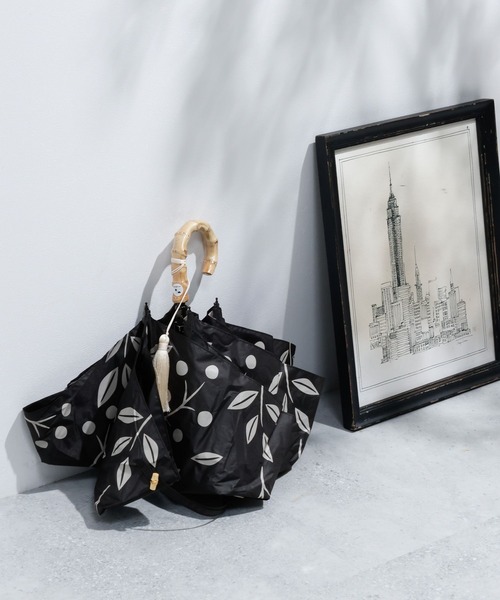 LEPSIM（レプシィム）の「晴雨兼用/折り畳み傘[柄]　178396（折りたたみ傘・レディース・ブラック/ブルー/ベージュ・ONE SIZE）」の2枚目の写真