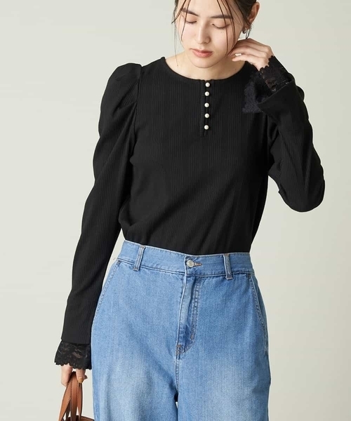 a.v.v(アーヴェヴェ)の「【前後2WAY】レーススリーブタックパフリブトップス(Tシャツ/カットソー・レディース・ブラック/アイボリー・36/40/38/34/42)」の2枚目の写真