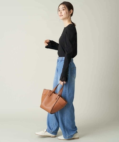 a.v.v(アーヴェヴェ)の「【前後2WAY】レーススリーブタックパフリブトップス(Tシャツ/カットソー・レディース・ブラック/アイボリー・36/40/38/34/42)」の3枚目の写真