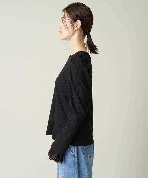 a.v.v(アーヴェヴェ)の「【前後2WAY】レーススリーブタックパフリブトップス(Tシャツ/カットソー・レディース・ブラック/アイボリー・36/40/38/34/42)」の4枚目の写真