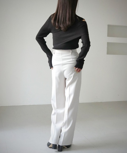 cheriella(シェリエラ)の「【cheriella】WEB限定肩あきアシメリブニット WEB LIMITED SHOULDER CUT ASYMMETRIC RIB KNIT(ニット/セーター・レディース・パープル/ダークグリーン/ブラック/アイボリー/ブルー・M)」の19枚目の写真