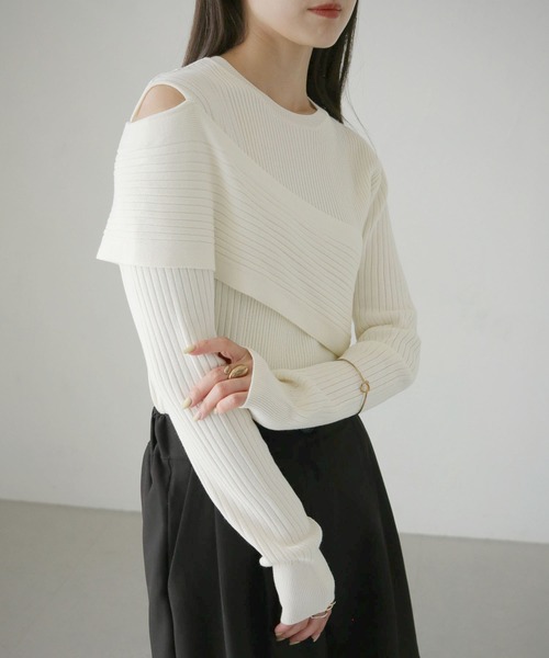cheriella(シェリエラ)の「【cheriella】WEB限定肩あきアシメリブニット WEB LIMITED SHOULDER CUT ASYMMETRIC RIB KNIT(ニット/セーター・レディース・パープル/ダークグリーン/ブラック/アイボリー/ブルー・M)」の7枚目の写真