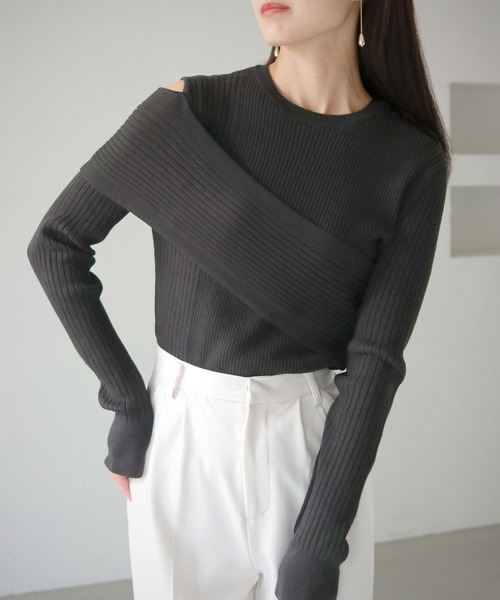 cheriella(シェリエラ)の「【cheriella】WEB限定肩あきアシメリブニット WEB LIMITED SHOULDER CUT ASYMMETRIC RIB KNIT(ニット/セーター・レディース・パープル/ダークグリーン/ブラック/アイボリー/ブルー・M)」の12枚目の写真