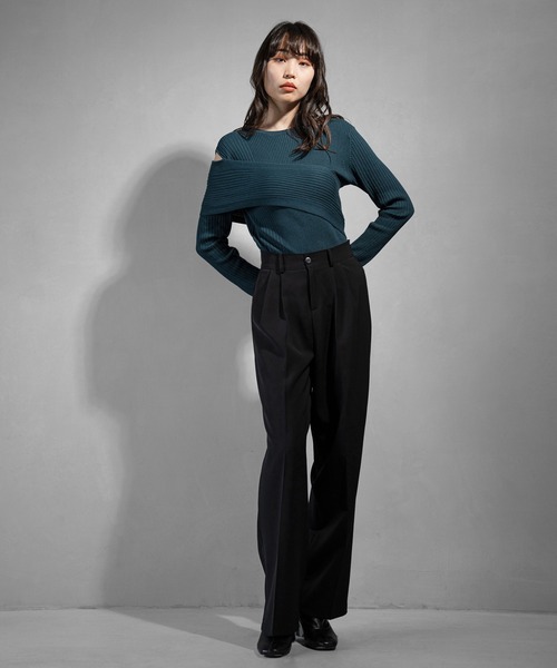 cheriella(シェリエラ)の「【cheriella】WEB限定肩あきアシメリブニット WEB LIMITED SHOULDER CUT ASYMMETRIC RIB KNIT(ニット/セーター・レディース・パープル/ダークグリーン/ブラック/アイボリー/ブルー・M)」の22枚目の写真