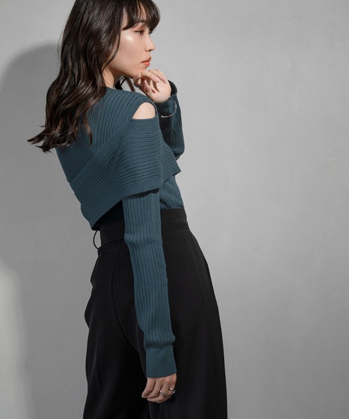 cheriella(シェリエラ)の「【cheriella】WEB限定肩あきアシメリブニット WEB LIMITED SHOULDER CUT ASYMMETRIC RIB KNIT(ニット/セーター・レディース・パープル/ダークグリーン/ブラック/アイボリー/ブルー・M)」の21枚目の写真