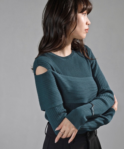 cheriella(シェリエラ)の「【cheriella】WEB限定肩あきアシメリブニット WEB LIMITED SHOULDER CUT ASYMMETRIC RIB KNIT(ニット/セーター・レディース・パープル/ダークグリーン/ブラック/アイボリー/ブルー・M)」の20枚目の写真