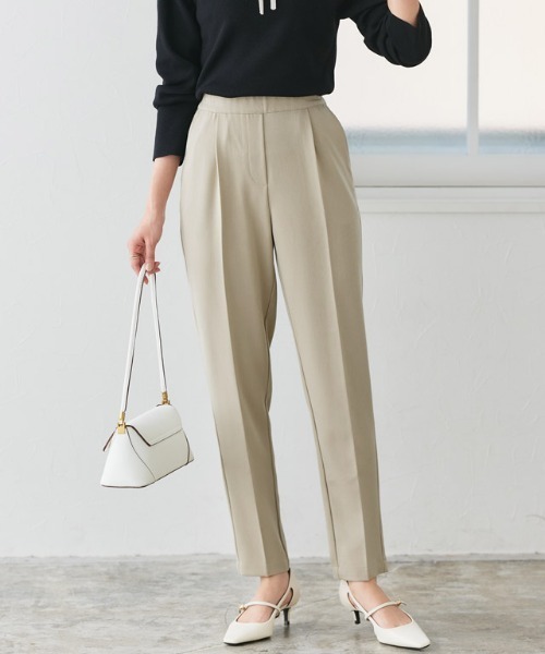 Pierrot（ピエロ）の「高見えすっきりテーパードパンツ（スラックス・レディース・ブラウン/キャメル/グレイッシュベージュ/グレー系その他/ブラック/ピンク系その他/アイボリー/ダークネイビー/グレー/グリーン系その他/ライトイエロー/ブラウン系その他/スモークピンク/インディゴブルー/イエロー系その他/グレイッシュブルー/オレンジ系その他/パープル系その他/グレー系その他2/ベージュ系その他/モカ/サンドベージュ・TM/S/PL/PM/PS/LL/L/TL/M/TLL/TS/PLL）」の10枚目の写真