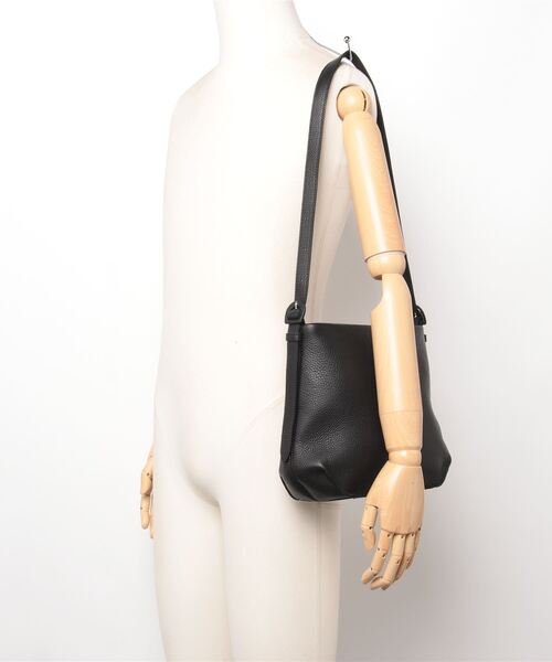 Beau're（ヴュレ）の「【BEAURE】カウレザー ハンドバッグ B-23510 ※（ハンドバッグ・レディース・ブラック/シルバー・FREE）」の6枚目の写真