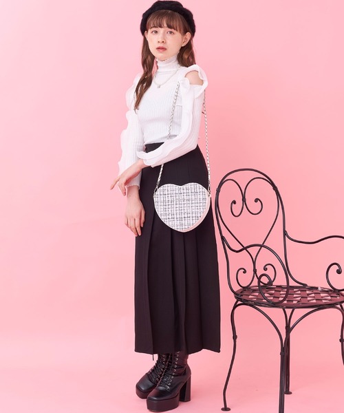 Voyage titty&Co.PETIT（ボヤージュティティアンドコープチ）の「【 Voyage titty&Co.PETIT】フリルカットタートルネック（Tシャツ/カットソー・レディース・ホワイト/ブラック・FREE）」の4枚目の写真