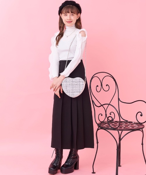 Voyage titty&Co.PETIT（ボヤージュティティアンドコープチ）の「【 Voyage titty&Co.PETIT】フリルカットタートルネック（Tシャツ/カットソー・レディース・ホワイト/ブラック・FREE）」の5枚目の写真