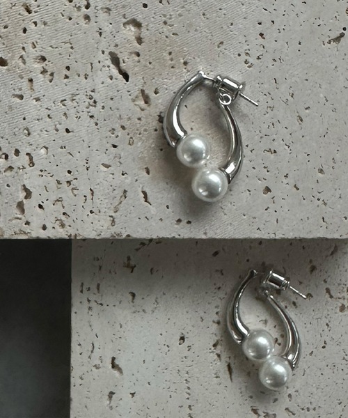Jasmine Grandiflorum(ジャスミングランディフローラム)の「【Jasmine】ボリュームパールピアス(ピアス(両耳用)・レディース・ホワイト系その他6/ホワイト系その他4/ホワイト系その他/シルバー系その他2/シルバー系その他/ゴールド・FREE)」の1枚目の写真