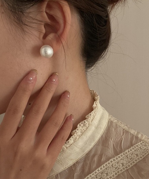Jasmine Grandiflorum(ジャスミングランディフローラム)の「【Jasmine】ボリュームパールピアス(ピアス(両耳用)・レディース・ホワイト系その他6/ホワイト系その他4/ホワイト系その他/シルバー系その他2/シルバー系その他/ゴールド・FREE)」の5枚目の写真