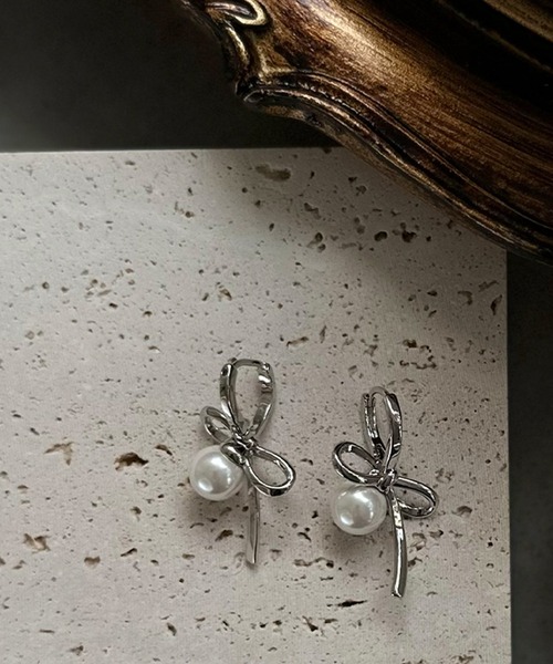 Jasmine Grandiflorum(ジャスミングランディフローラム)の「【Jasmine】ボリュームパールピアス(ピアス(両耳用)・レディース・ホワイト系その他6/ホワイト系その他4/ホワイト系その他/シルバー系その他2/シルバー系その他/ゴールド・FREE)」の6枚目の写真