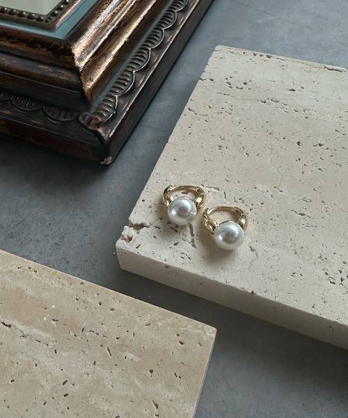 Jasmine Grandiflorum(ジャスミングランディフローラム)の「【Jasmine】ボリュームパールピアス(ピアス(両耳用)・レディース・ホワイト系その他6/ホワイト系その他4/ホワイト系その他/シルバー系その他2/シルバー系その他/ゴールド・FREE)」の9枚目の写真