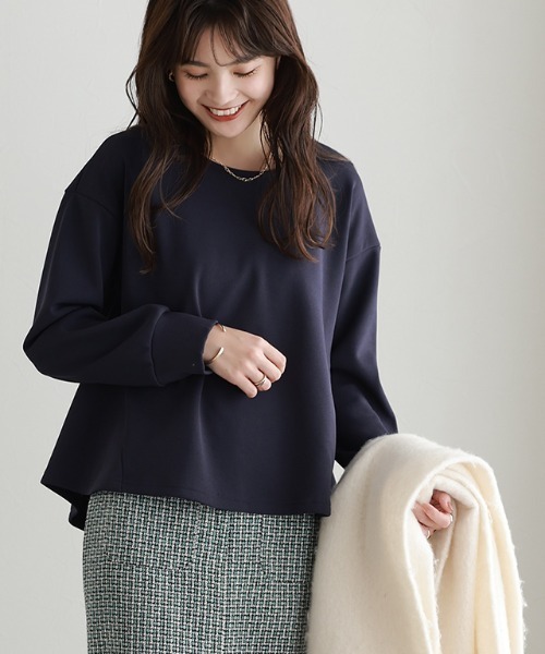 Pierrot(ピエロ)の「ペアスキンベロアバックスリットトップス(Tシャツ/カットソー・レディース・アイボリー/ネイビー/ベージュ系その他/ブラック・L/M)」の1枚目の写真