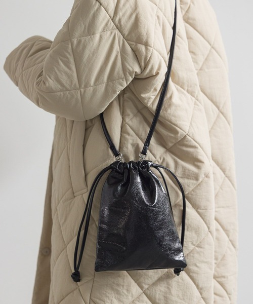 LAKOLE（ラコレ）の「2WAYクラック巾着ショルダー / 990412（ショルダーバッグ・レディース・その他3/ライトグリーン/ホワイト/ブラック・FREE）」の6枚目の写真