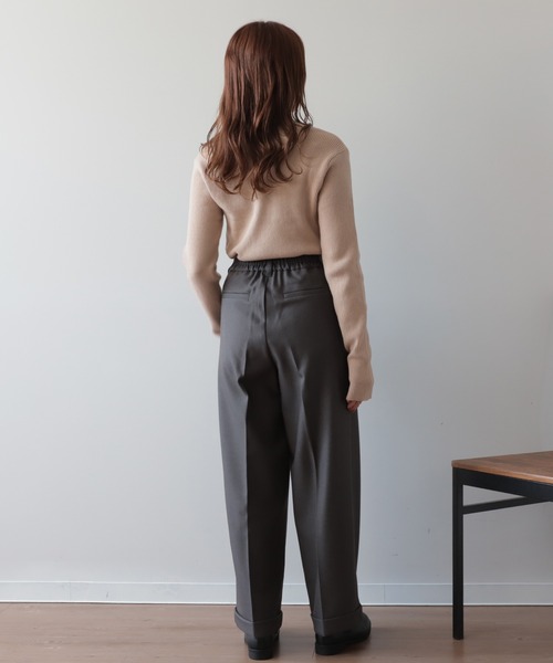 【関税込み】LEMAIRE グレー タックパンツ LEMAIREのグレー タックパンツがセール中