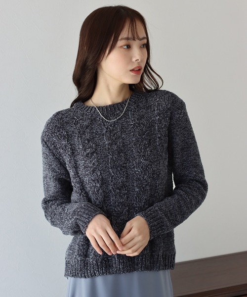 BLUEEAST(ブルーイースト)の「ケーブル編みモールニット(ニット/セーター・レディース・ピンク/ベージュ/チャコールグレー・MEDIUM)」の12枚目の写真