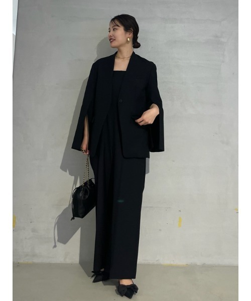 Mila Owen（ミラオーウェン）の「スリットスリーブノーカラー