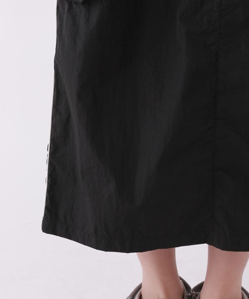 repipi armario(レピピ アルマリオ)の「サイドラインミディスカート(スカート・キッズ・ホワイト/ブラック/グリーン・LARGE/MEDIUM)」の13枚目の写真