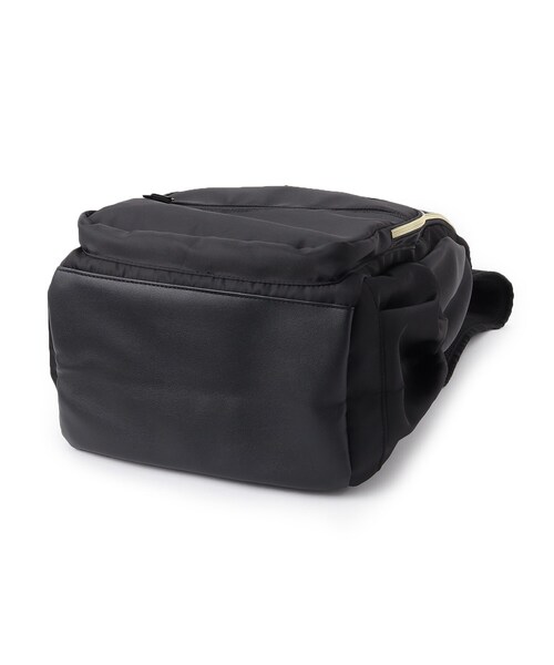 SHOO・LA・RUE（シューラルー）の「◆【撥水/ワンタッチ着脱/子育て世代の方にも】13ポケット ファンクションリュック（バックパック/リュック・レディース・ブラック/ブラック系4・00）」の8枚目の写真