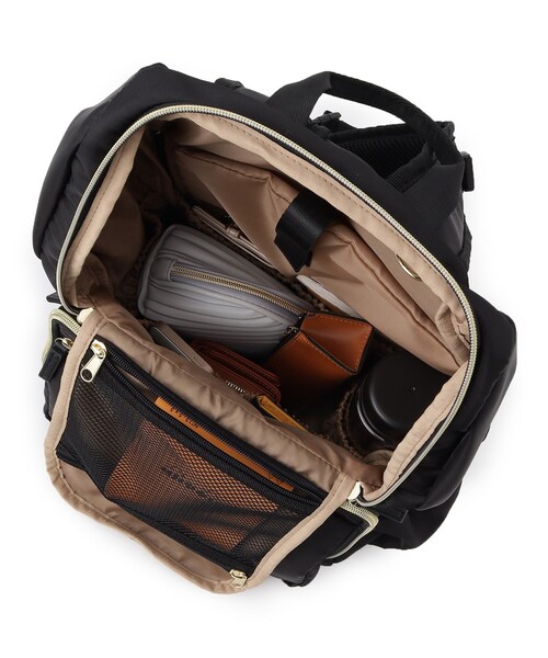 SHOO・LA・RUE（シューラルー）の「◆【撥水/ワンタッチ着脱/子育て世代の方にも】13ポケット ファンクションリュック（バックパック/リュック・レディース・ブラック/ブラック系4・00）」の11枚目の写真