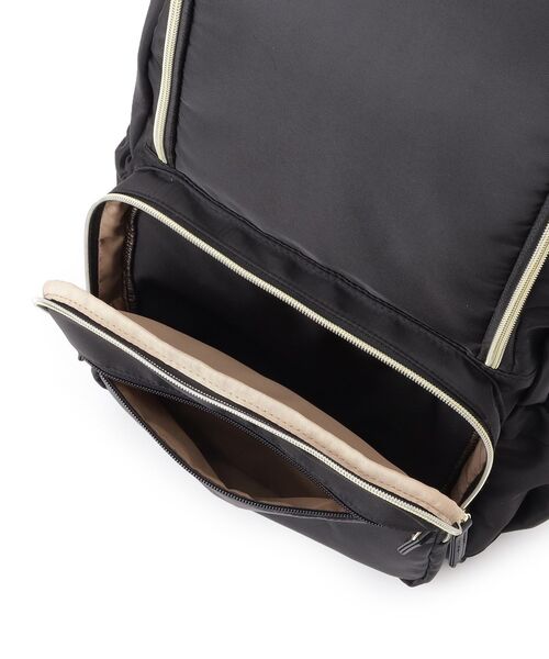 SHOO・LA・RUE（シューラルー）の「◆【撥水/ワンタッチ着脱/子育て世代の方にも】13ポケット ファンクションリュック（バックパック/リュック・レディース・ブラック/ブラック系4・00）」の12枚目の写真