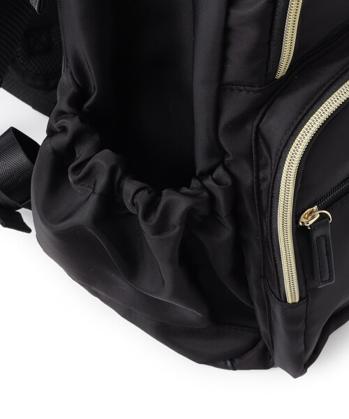 SHOO・LA・RUE（シューラルー）の「◆【撥水/ワンタッチ着脱/子育て世代の方にも】13ポケット ファンクションリュック（バックパック/リュック・レディース・ブラック/ブラック系4・00）」の13枚目の写真