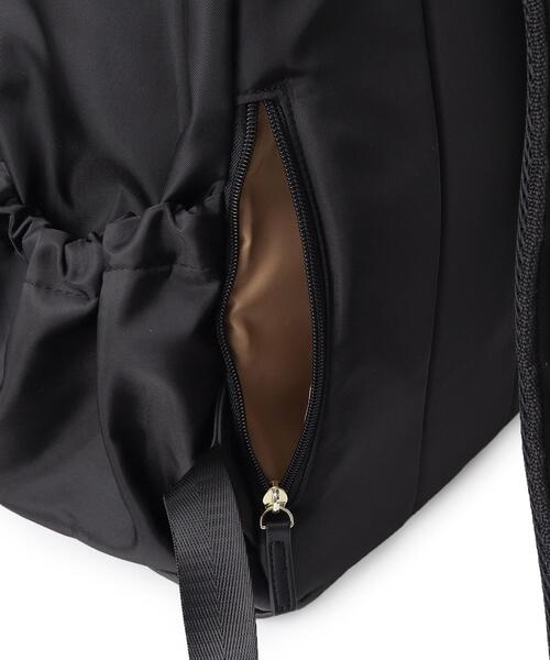 SHOO・LA・RUE（シューラルー）の「◆【撥水/ワンタッチ着脱/子育て世代の方にも】13ポケット ファンクションリュック（バックパック/リュック・レディース・ブラック/ブラック系4・00）」の15枚目の写真