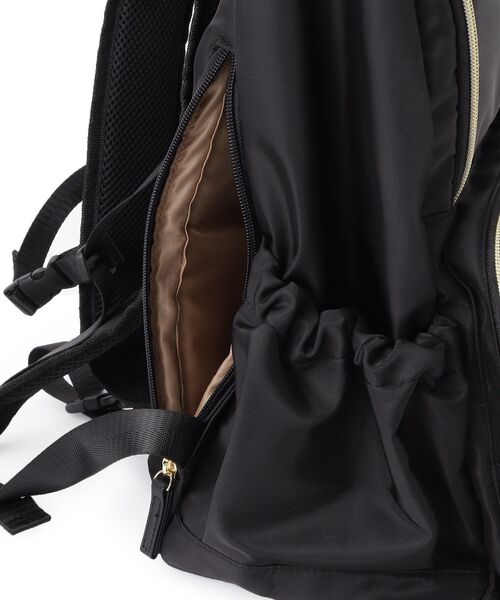 SHOO・LA・RUE（シューラルー）の「◆【撥水/ワンタッチ着脱/子育て世代の方にも】13ポケット ファンクションリュック（バックパック/リュック・レディース・ブラック/ブラック系4・00）」の16枚目の写真