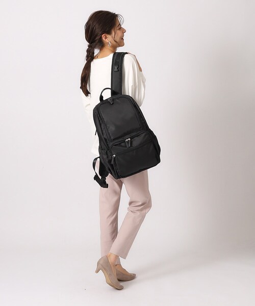 SHOO・LA・RUE（シューラルー）の「◆【撥水/ワンタッチ着脱/子育て世代の方にも】13ポケット ファンクションリュック（バックパック/リュック・レディース・ブラック/ブラック系4・00）」の19枚目の写真