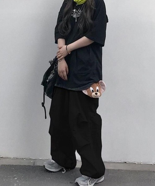SHEPP(シープ)の「スーパーワイド ジョガーパンツ ユニセックス(その他パンツ・レディース・ブラック/ホワイト・M/L/S)」の2枚目の写真