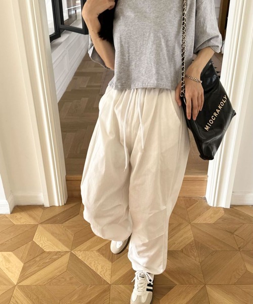 SHEPP(シープ)の「スーパーワイド ジョガーパンツ ユニセックス(その他パンツ・レディース・ブラック/ホワイト・M/L/S)」の11枚目の写真