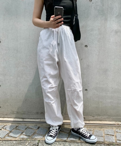 SHEPP(シープ)の「スーパーワイド ジョガーパンツ ユニセックス(その他パンツ・レディース・ブラック/ホワイト・M/L/S)」の5枚目の写真