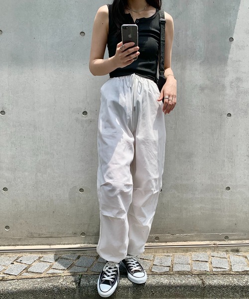 SHEPP(シープ)の「スーパーワイド ジョガーパンツ ユニセックス(その他パンツ・レディース・ブラック/ホワイト・M/L/S)」の6枚目の写真