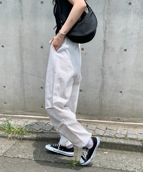 SHEPP(シープ)の「スーパーワイド ジョガーパンツ ユニセックス(その他パンツ・レディース・ブラック/ホワイト・M/L/S)」の9枚目の写真