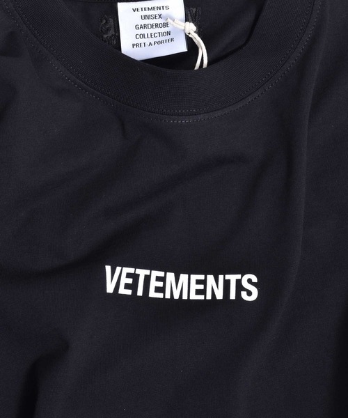 VETEMENTS（ヴェトモン）の「LOGO LABEL T-SHIRT（Tシャツ