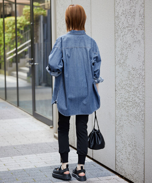 SLOBE IENA（スローブイエナ）の「LE DENIMライトオンスBDUシャツ（シャツ/ブラウス・レディース・サックスブルー・FREE）」の4枚目の写真