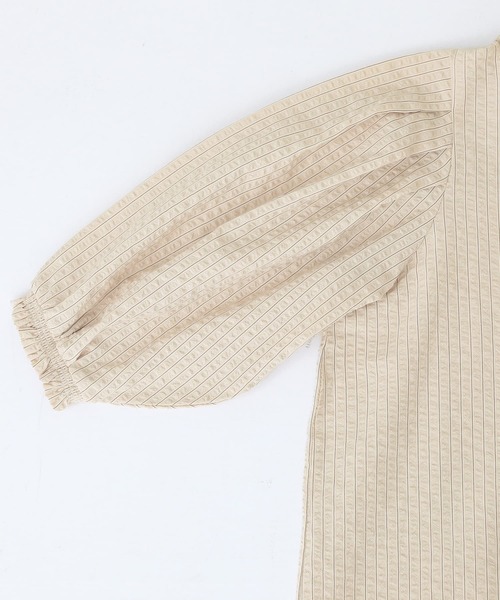 n'OrLABEL（ノアールレーベル）の「『ストライプ柄ボリューム袖ブラウス』（シャツ/ブラウス・レディース・オフホワイト/ネイビー/ライトベージュ・1/2）」の5枚目の写真