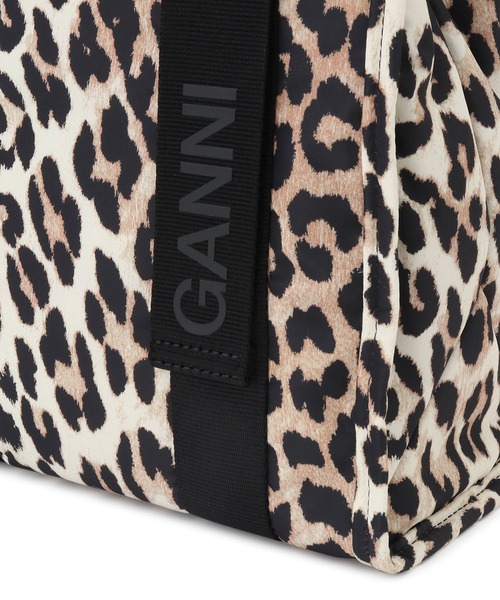ADAM ET ROPE'(アダムエロペ)の「【GANNI(ガニー)】RECYCLED TECH SMALL TOTE PRINT(ショルダーバッグ・レディース・ブラウン・FREE)」の12枚目の写真