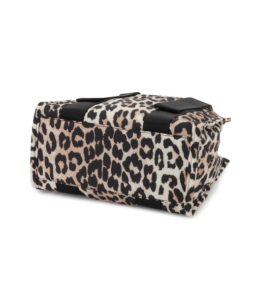 ADAM ET ROPE'(アダムエロペ)の「【GANNI(ガニー)】RECYCLED TECH SMALL TOTE PRINT(ショルダーバッグ・レディース・ブラウン・FREE)」の16枚目の写真