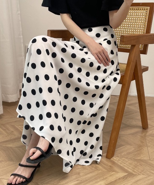 ABITOKYO(アビトーキョー)の「ハイウエストドット柄フレアロングスカート(スカート・レディース・ホワイト/ブラック・S/M/L)」の11枚目の写真
