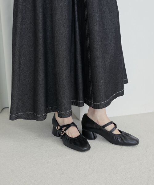 MAJESTIC LEGON(マジェスティックレゴン)の「レディギャザーストラップパンプス(パンプス・レディース・シルバー/ブラック/アイボリー/ブラウン/ボルドー/ブラック系その他2/ピンク/ダークブラウン/レッド・SMALL/X-LARGE/MEDIUM/LARGE/XXL)」の13枚目の写真