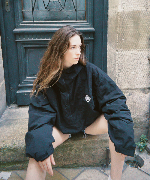 ddp（ディーディーピー）の「DDP 417別注 アノラックパーカー（ナイロンジャケット・メンズ・ブラック/チャコールグレー・MEDIUM/LARGE）」の4枚目の写真