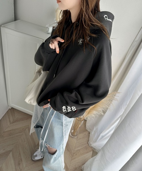 Java(ジャバ)の「《JaVa ジャバコラボ》 ラフに過ごしたい日にも トレンドを プラス。ランダム 刺繍 裏起毛 オーバーサイズ パーカー(パーカー・レディース・チャコール/杢グレー/オートミール/ネイビー/スモークピンク・SMALL/MEDIUM/LARGE/X-LARGE)」の18枚目の写真